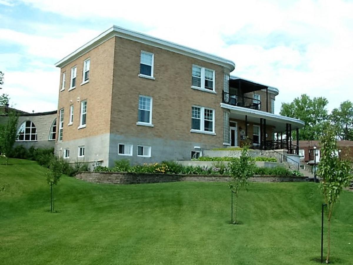 Auberge Le St-Georges Chicoutimi Exteriör bild
