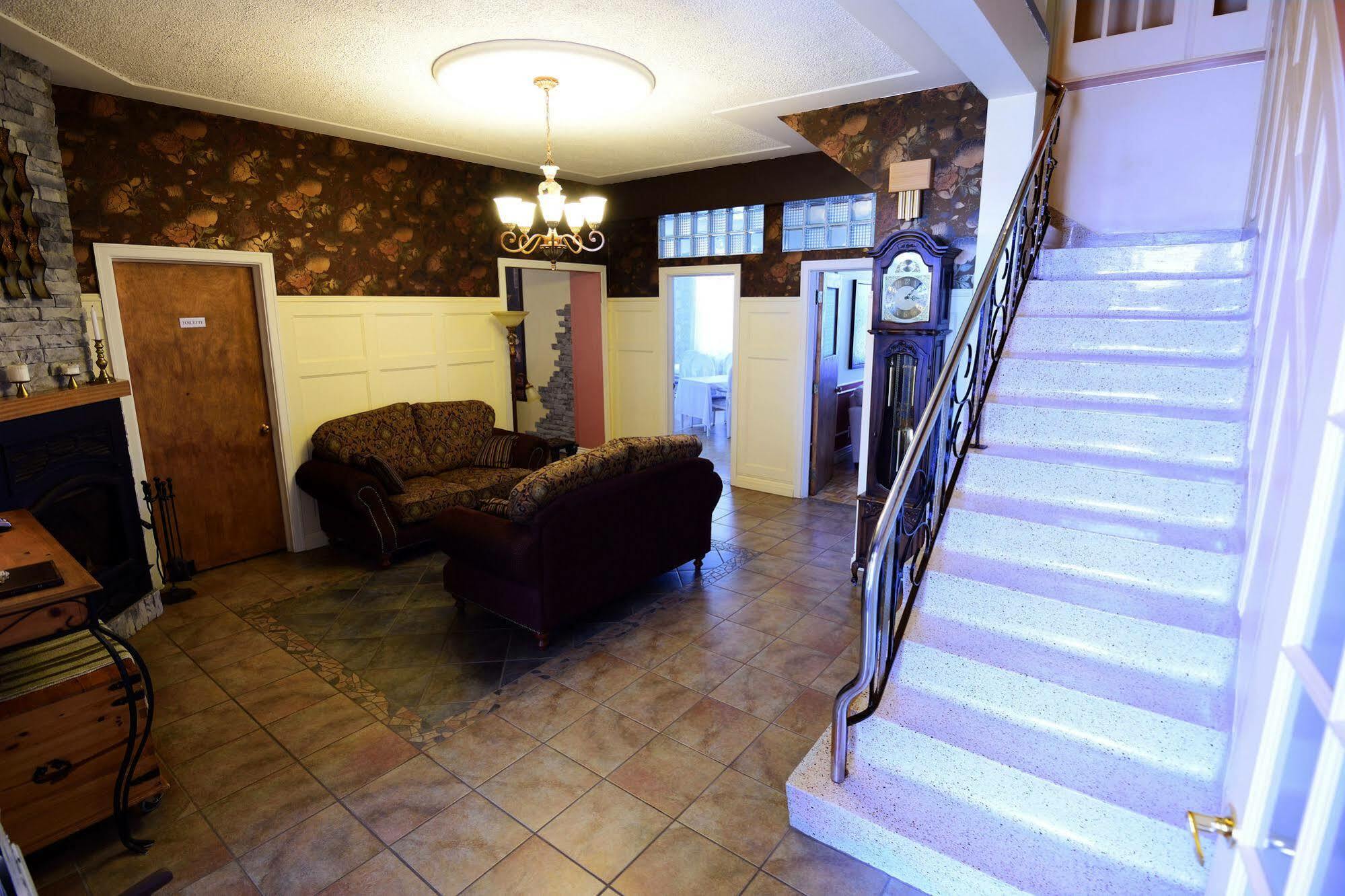 Auberge Le St-Georges Chicoutimi Exteriör bild